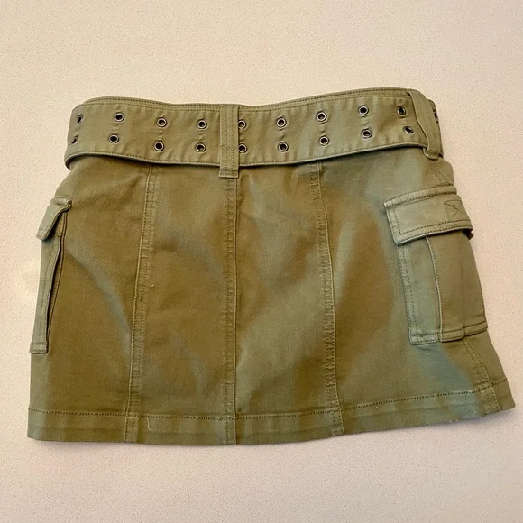 Urban Outfitters Joan belted micro mini skirt in moss - Picture 4 of 5